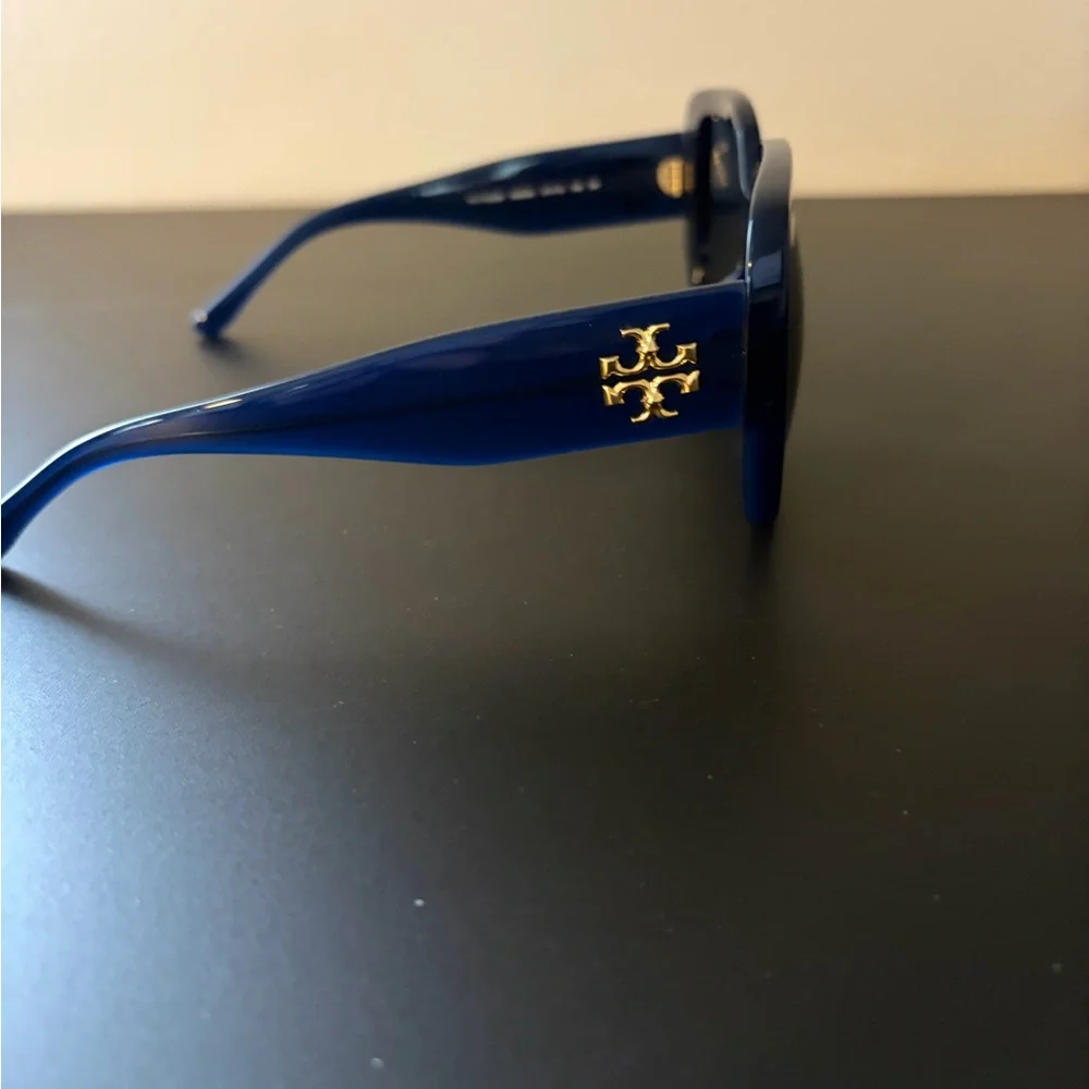Tory Burch Deep Blue Oversized Square Sunglasses - Picture 4 of 5